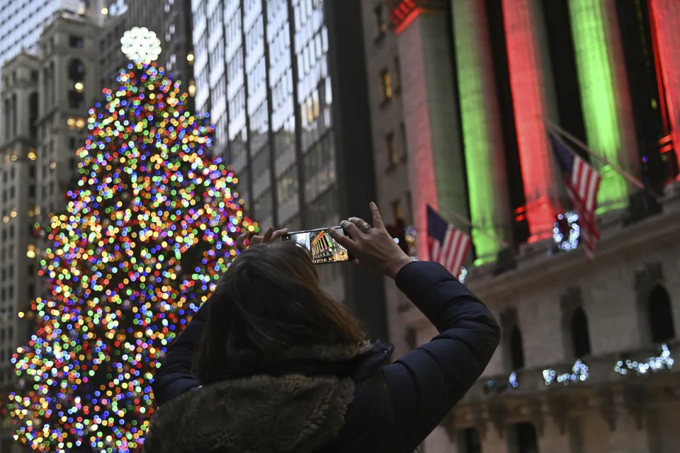 Wall Street headed for eight week of gains as FTSE closes higher