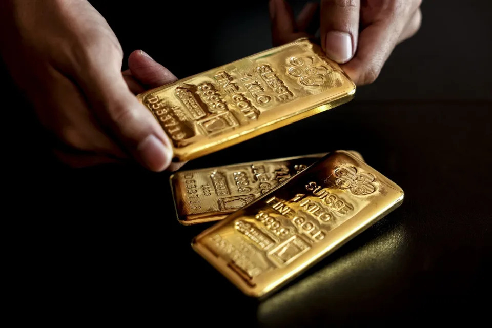 Gold Swings as US Inflation Readings Fall Short of Forecasts