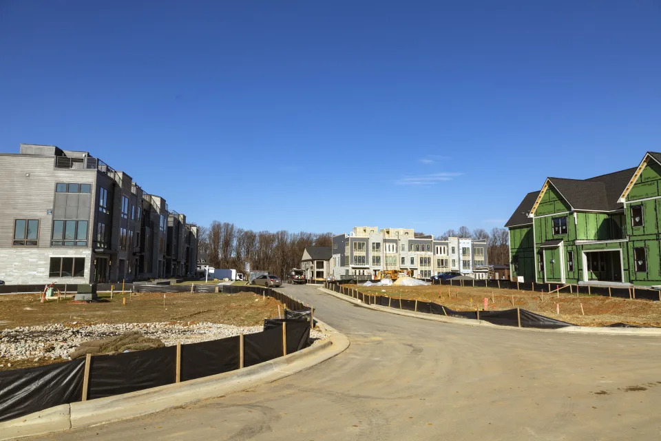 Homebuilders have had the upper hand in the housing market. Lower rates may change that.