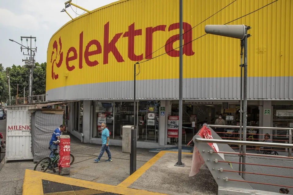 Elektra Cut From S&P’s Mexico Index After Halt on Alleged Fraud