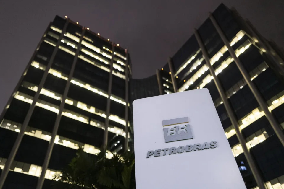 Brazilian Oil Giant Petrobras Taps Global Markets for Dollar Bond Sale