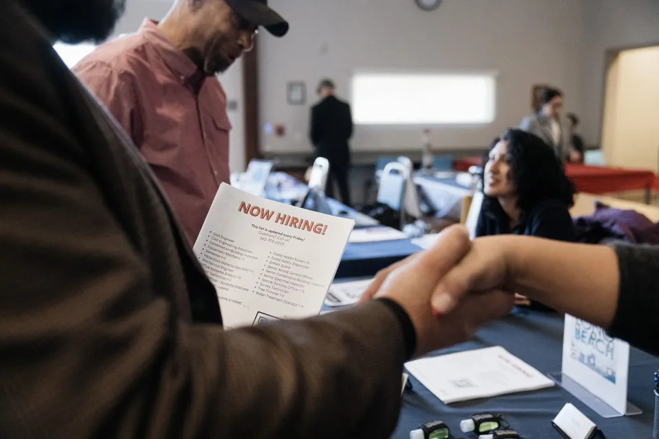 US Hiring Comes Up Short in Possible Warning Sign for Fed