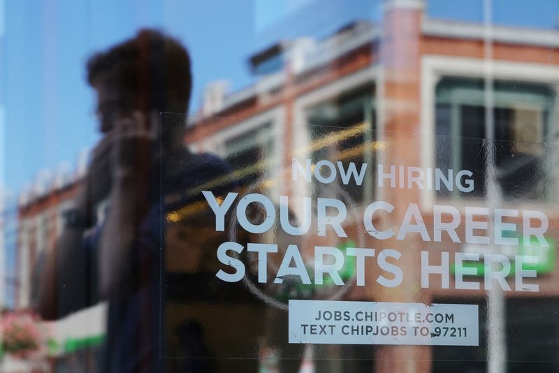 US weekly jobless claims unexpectedly fall