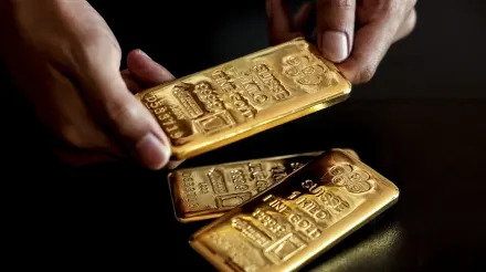 Gold Heads for Weekly Drop as Traders Weigh Trump, Fed Outlook