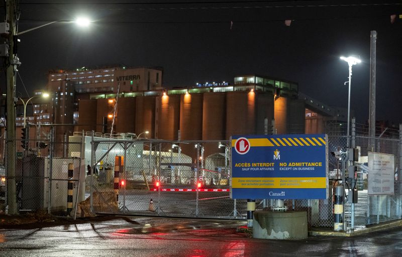 Montreal dockworkers' union rejects offer; lockout begins