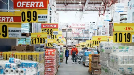 Argentine consumers feel squeezed even as inflation dips below 200%