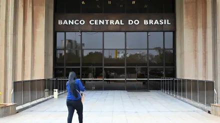 Brazil Central Bank Steps Into Currency Market Amid Real Selloff