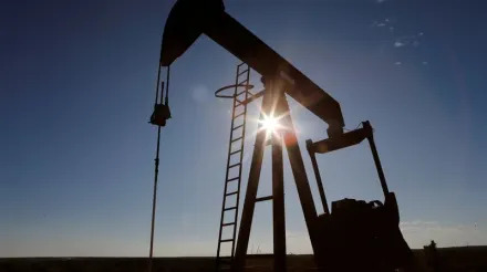 Oil heads for weekly loss as Chinese demand continues to underperform