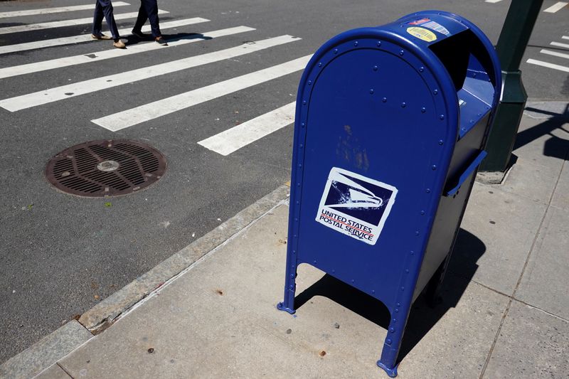 US Postal Service warns it must continue cost cuts or risk bailout