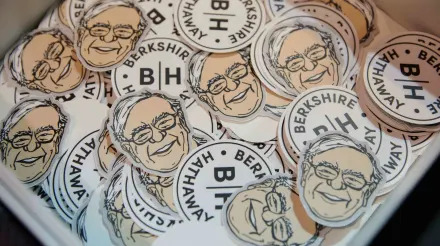 Why Has Warren Buffett Been Selling So Much Stock?