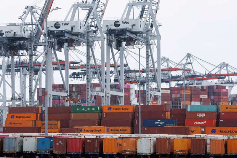 US import prices unexpectedly rise in October