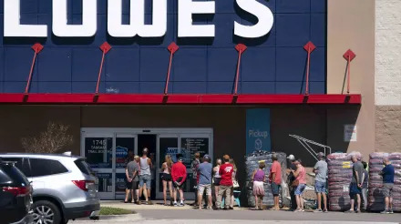 What Analysts Think of Lowe's Stock Ahead of Earnings