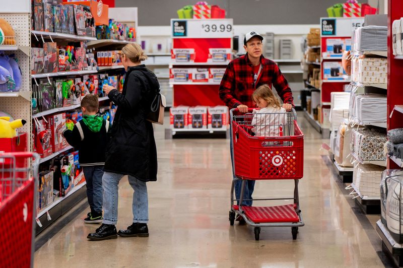 Target shares slide 21% as retailer expects stagnant holiday quarter sales