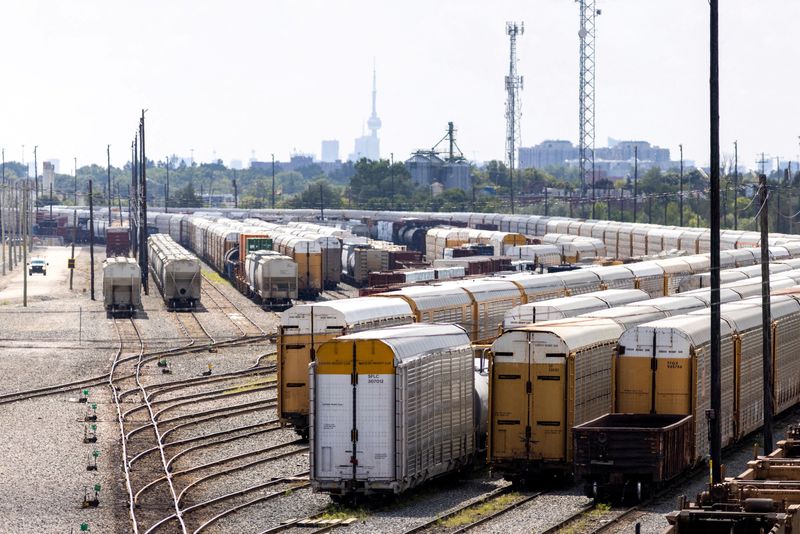 Unifor's Canadian National Railway members vote for strike authorization