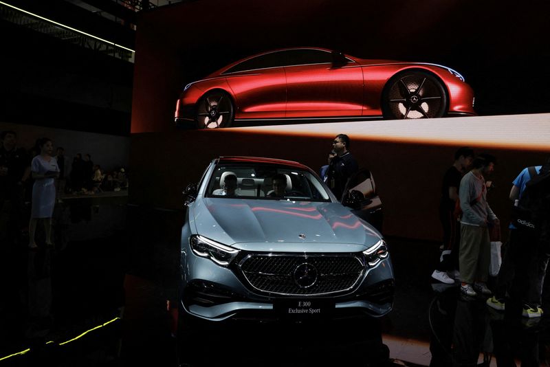 Mercedes to use Momenta software in 4 models, accelerate China comeback, sources say