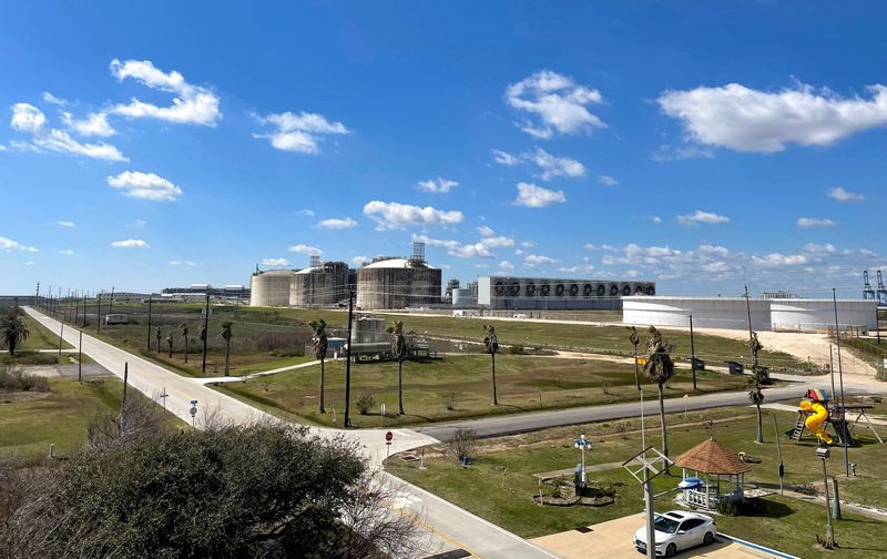 US LNG exports to Europe surge in November on higher prices