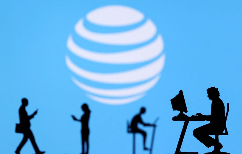 AT&T expects over $18 billion in free cash flow in 2027, driven by 5G, fiber expansion