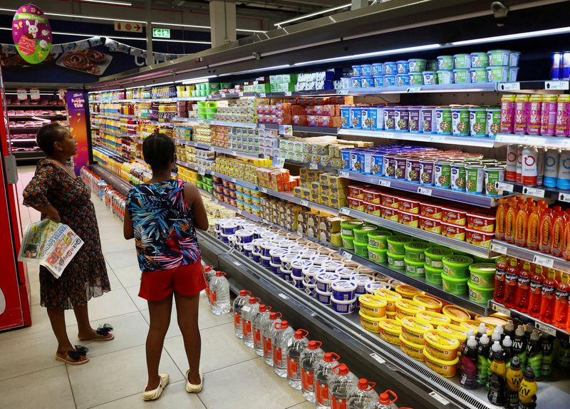 S.African consumer confidence drops, but signals strong festive season