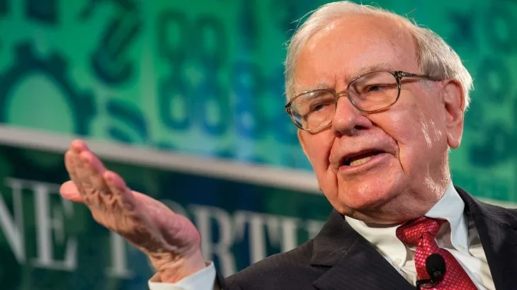 Warren Buffett Used To Gift Loved Ones $10,000 Cash For Christmas But Switched To Stocks With A Note: 'Cash Them In Or Hold Onto Them'