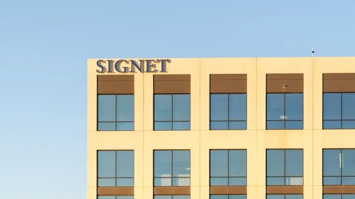 Signet Jewelers Stock Tanks After Dismal Q3 Print, Guidance Cut