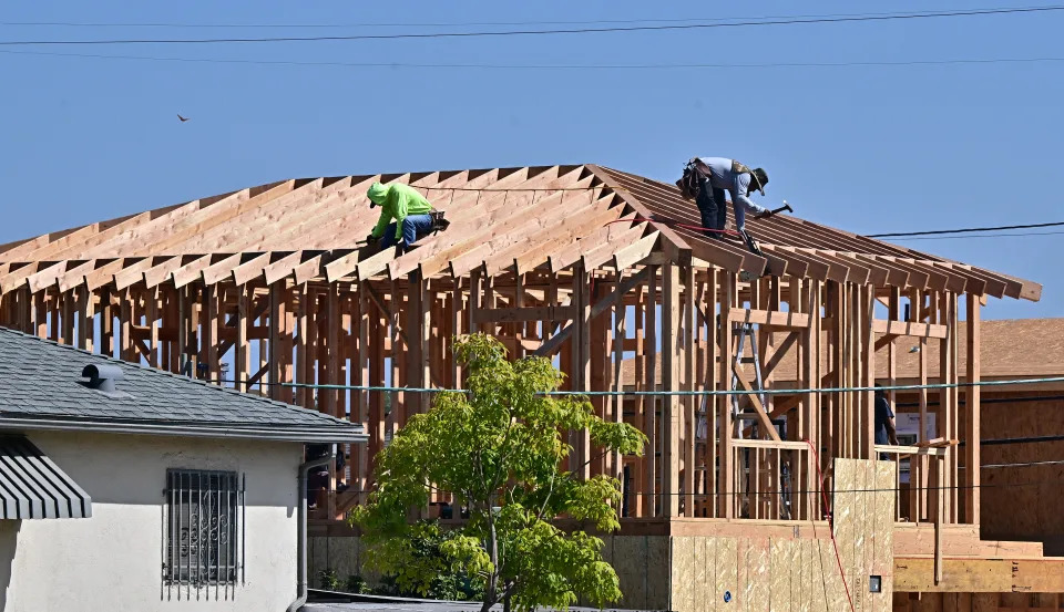 Construction hiring in 'wait-and-see mode' amid interest rate, immigration uncertainty