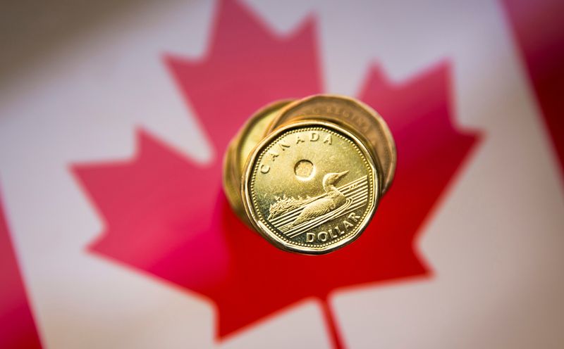 Loonie, Aussie in focus while US dollar extends gains