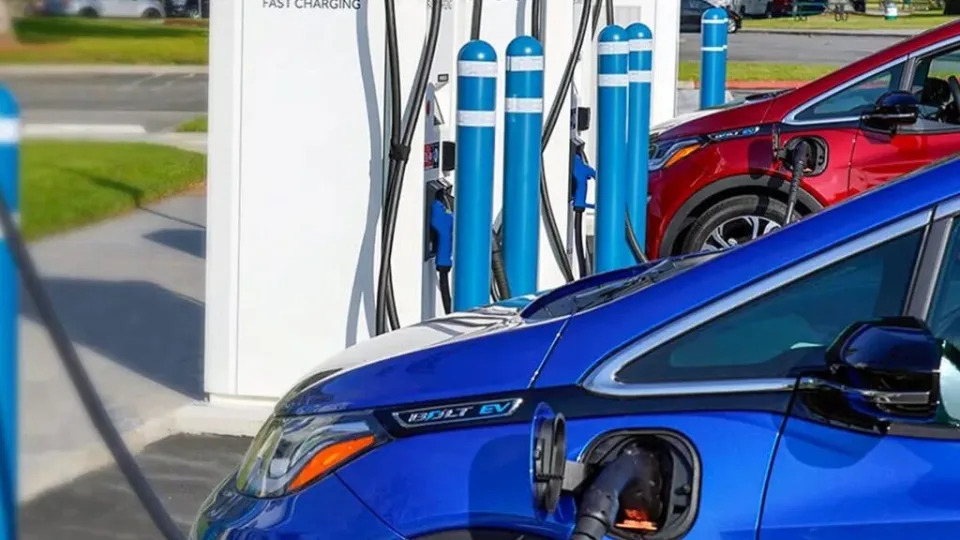 Why Is Fast Charging Network EVgo Stock Plunging Today?