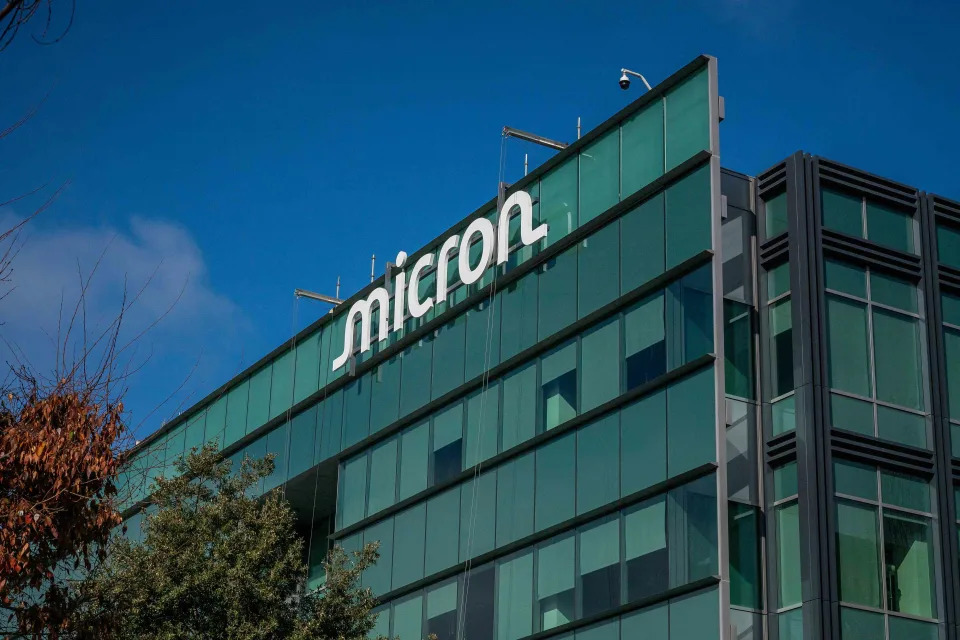 Micron's Stock Tumbles as Its Outlook Disappoints