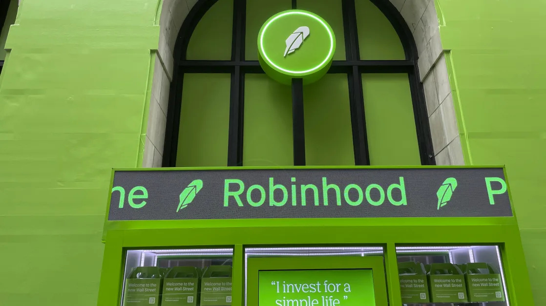 Why Robinhood is a better stock than Coinbase despite a 180% surge this year: Analyst