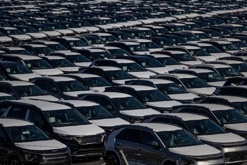 US new vehicle sales set to rise 7.3% in December, report says