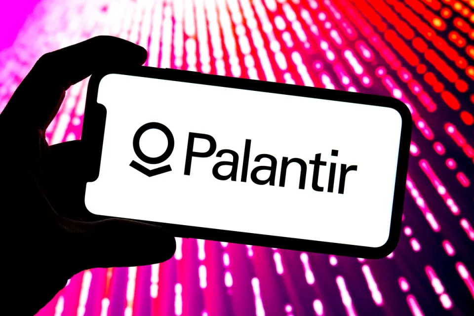 Top analyst overhauls Palantir stock price target after 2024 surge