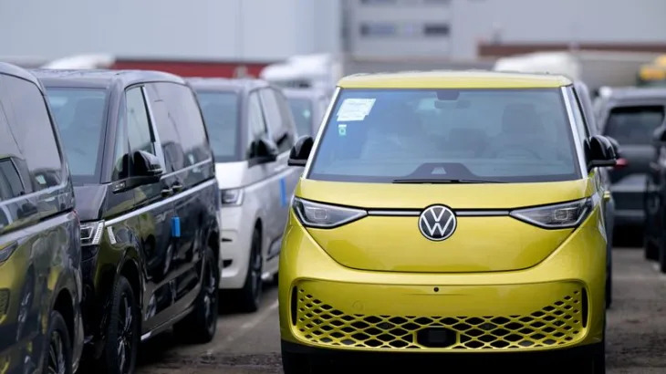 Volkswagen shares fall as markets struggles to digest unions deal