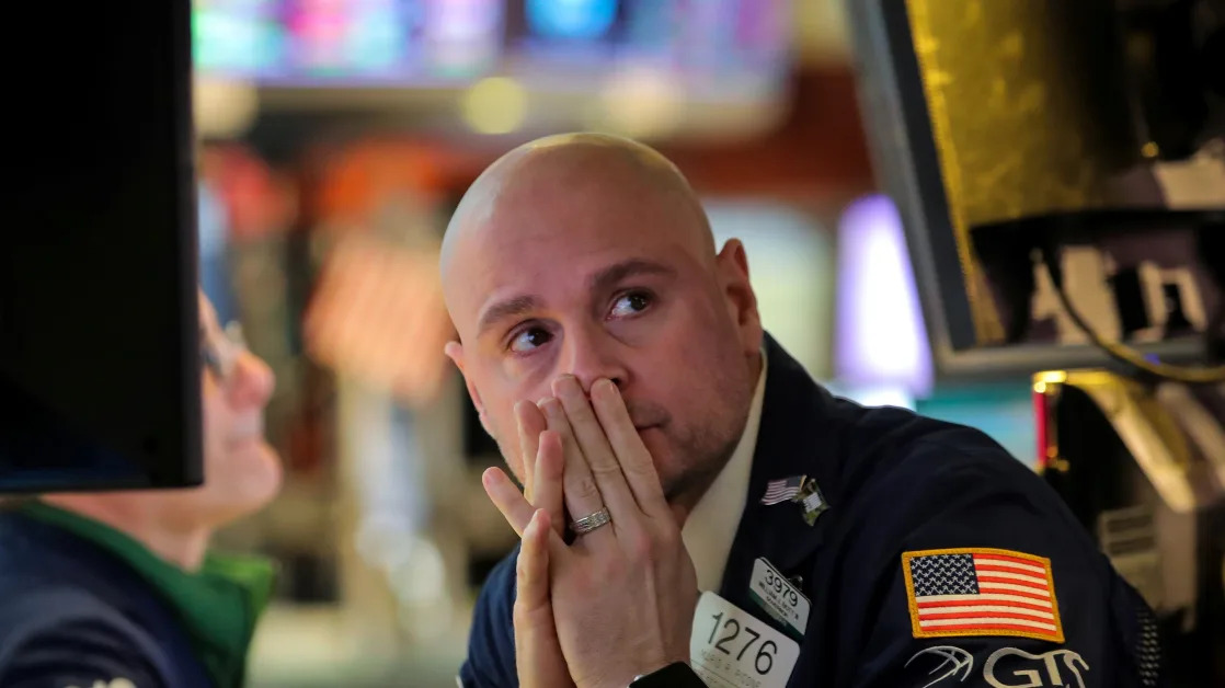 Year-end weakness in stocks reveals nervousness heading into 2025. Here's what 3 market pros are saying.