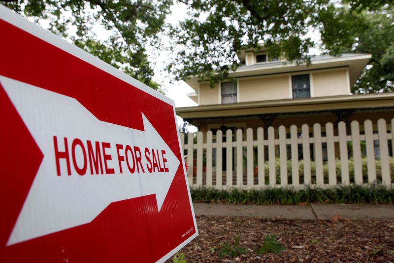 US pending home sales hit 21-month high in November