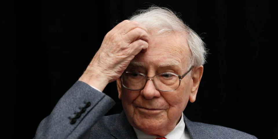 Warren Buffett tells people to buy an S&P 500 index fund. A celebrity tech investor says they face a 'rude awakening.'