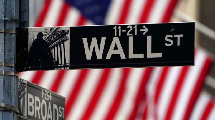 Wall Street ends lower, capping a banner year