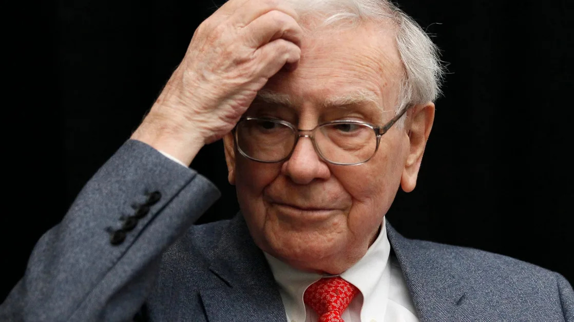 Warren Buffett tells people to buy an S&P 500 index fund. A celebrity tech investor says they face a 'rude awakening.'