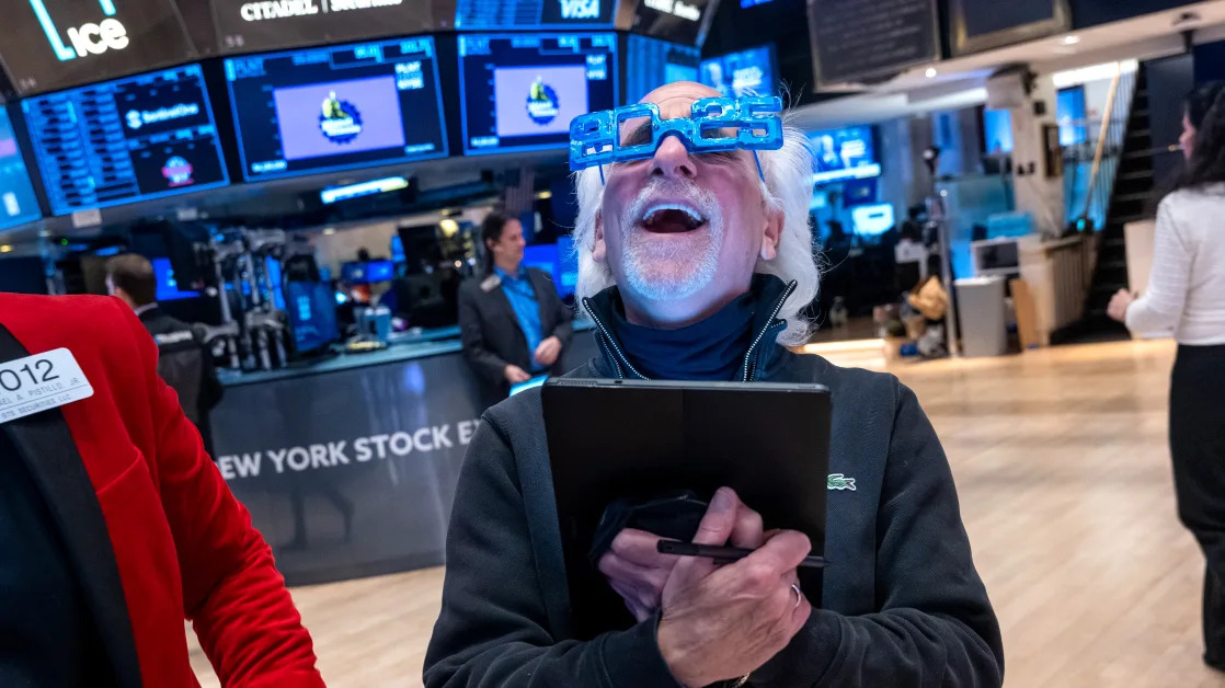 Stock market today: Dow, S&P 500, Nasdaq fall as comeback bid falters and Tesla, Apple slide