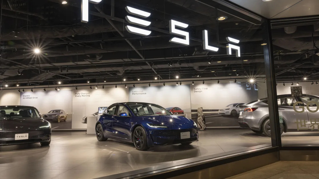 Analysts revisit Tesla stock price target with Q4 earnings in focus