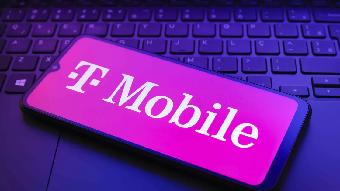 T-Mobile US Stock Falls Following Analysts' Downgrades