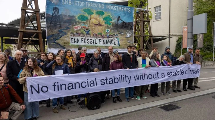 Analysis-Exodus by Wall Street banks from climate group worries advocates