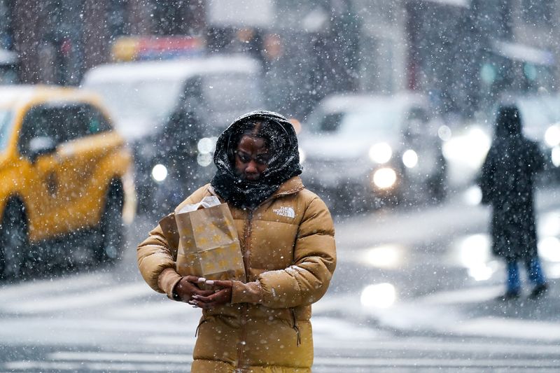 First major US winter storm of year hammers Mid-Atlantic states