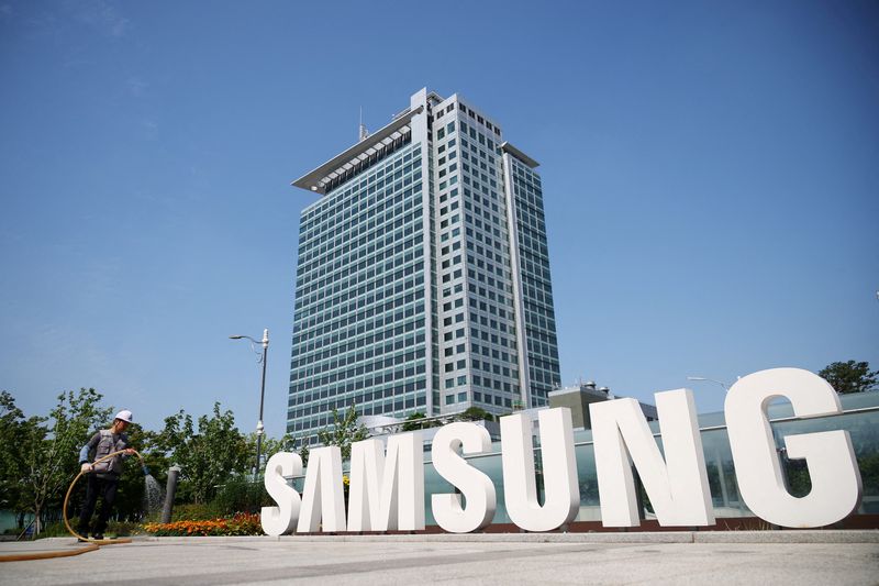 Samsung Q4 operating profit outlook misses estimates by large margin