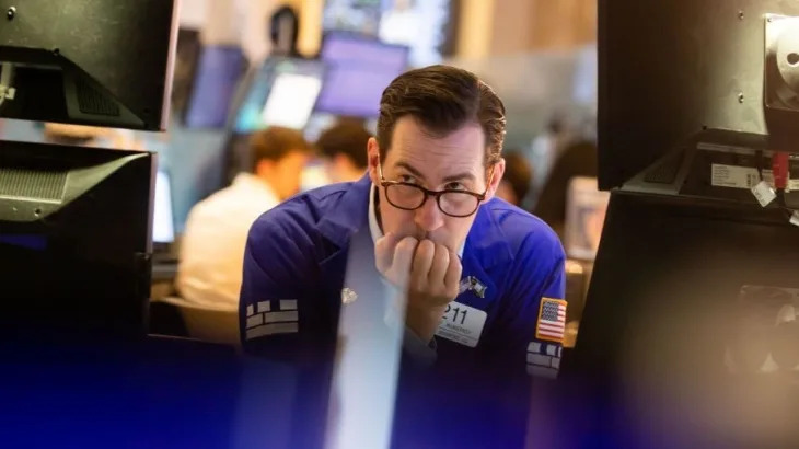 Stock market today: Tech rout extends sell-off as investors pare back rate-cut bets