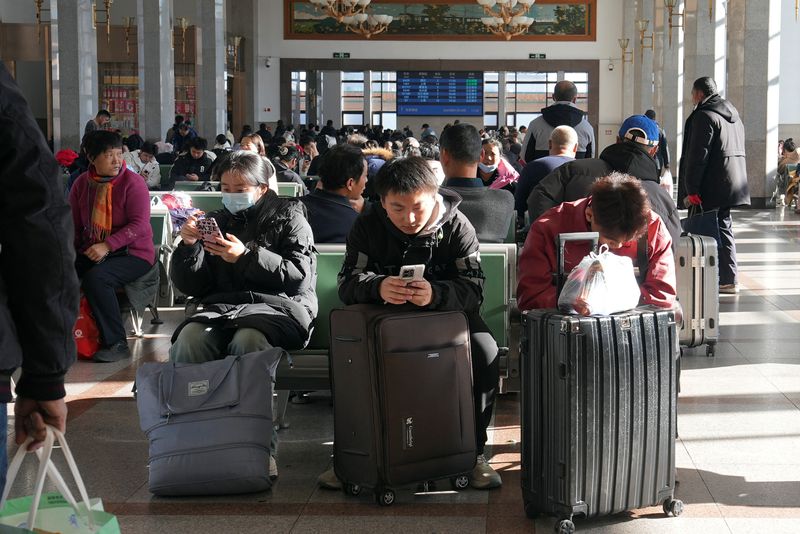 Economic woes not a deal breaker as China's Lunar New Year travel rush kicks off