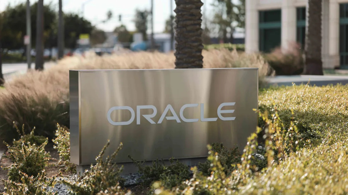 Oracle Stock Jumps on Reports Trump Could Announce AI Joint Venture