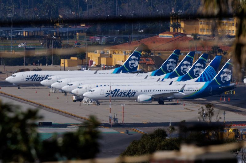 Alaska Air beats Q4 profit estimates, sees smaller Q1 loss on robust travel demand