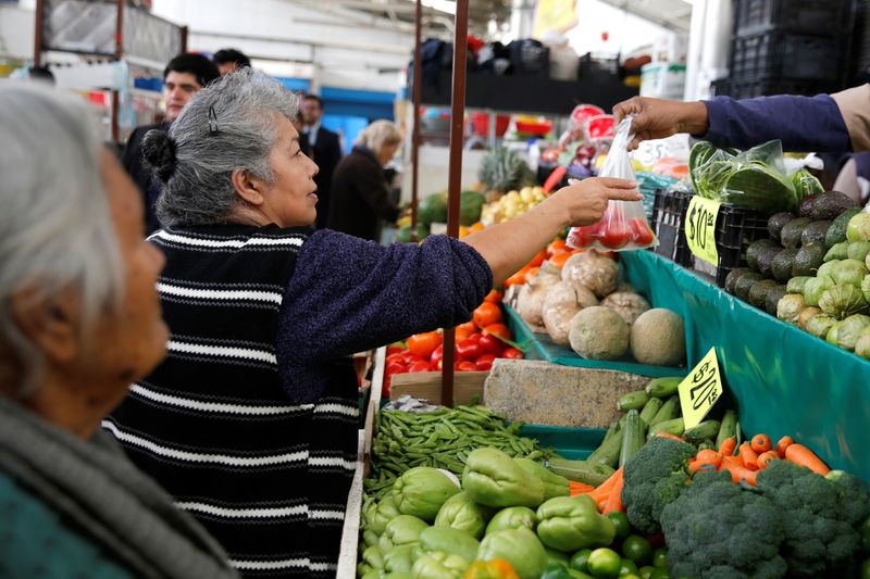 Mexico headline inflation in early January beats expectations, slides below 4%