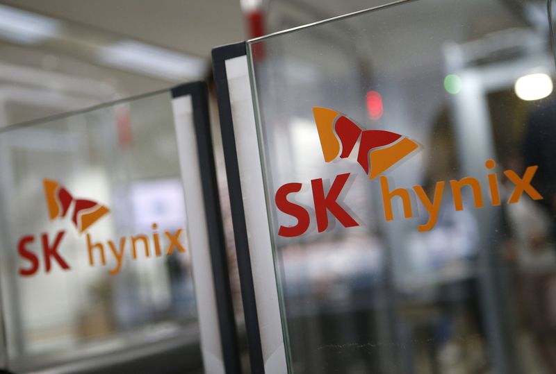 SK Hynix profit tops forecast Samsung results, but shares dip on demand outlook