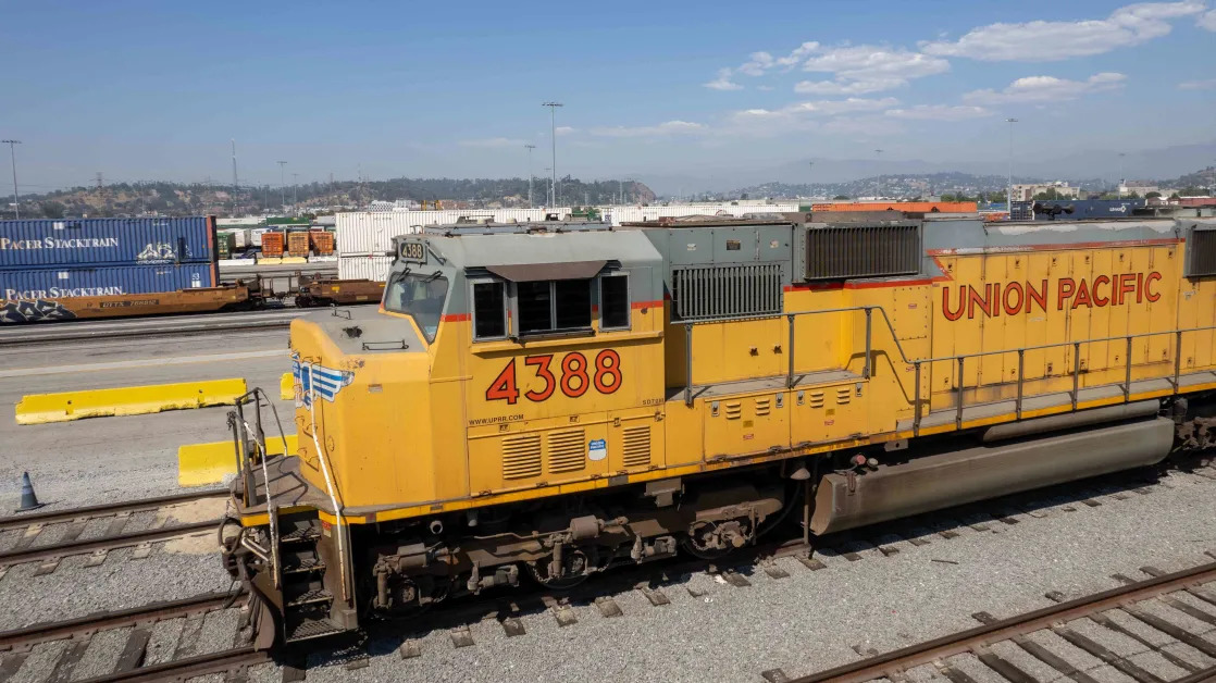 Union Pacific Stock Surges as Earnings Top Expectations, Thanks to Falling Fuel Costs